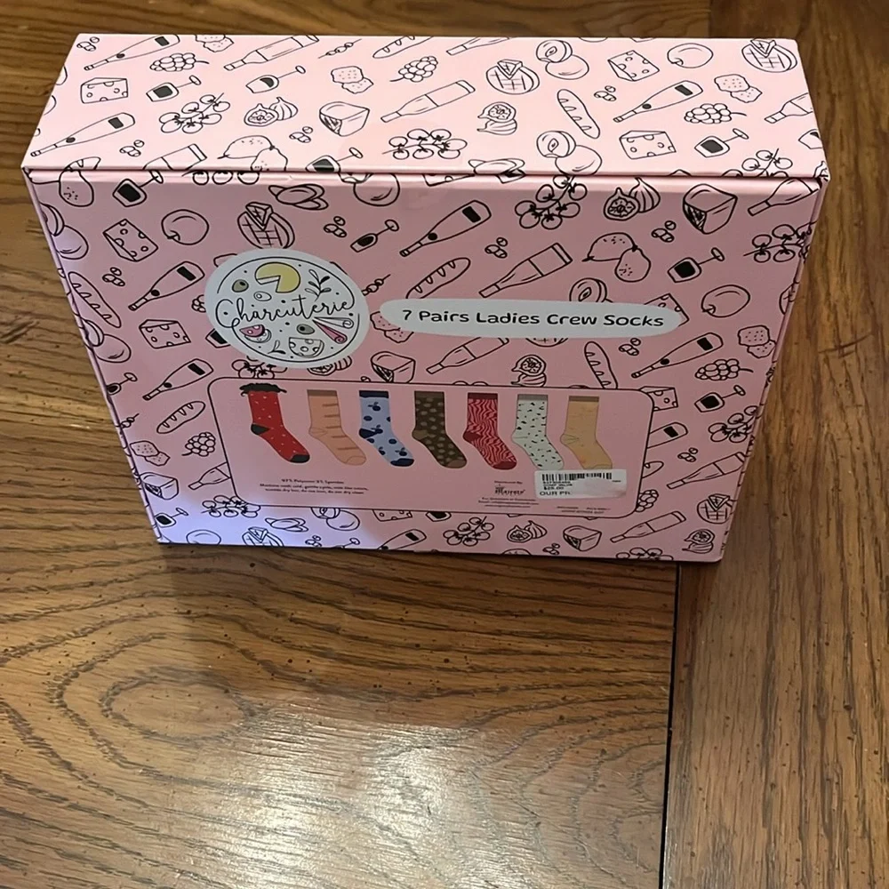 Charcuterie crew socks, NWOT‎